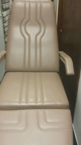 (1) Midmark 416 Podiatry Chair      Free shipping to Chicagoland area
