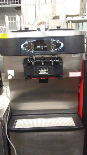 2011 TAYLOR C713-33&#034; COMMERCIAL 2FLAVOR+TWIST SOFT-SERVE ICE CREAM, WATER COOLED