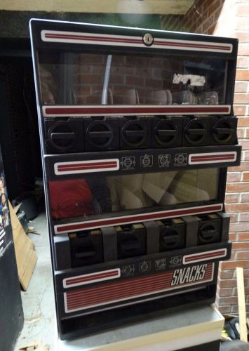 Countertop/stackable snack and beverage vending machines