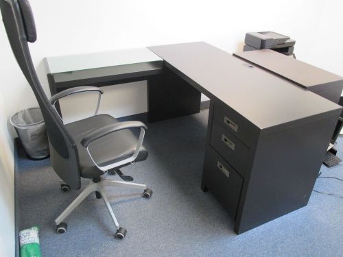 L- Desk with Glass Return and USB port