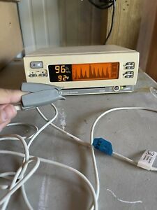DATEX-OHMEDA- 3800 PULSE OXIMETER. Working With Attachments.