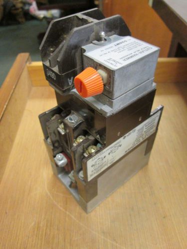 Cutler-Hammer  Pneumatic Time Delay Relay  D26MT  D26MPR  120V coil  Used