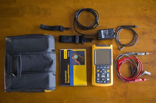 Fluke 123 oscilloscope industrial scope meter works except display has lines for sale