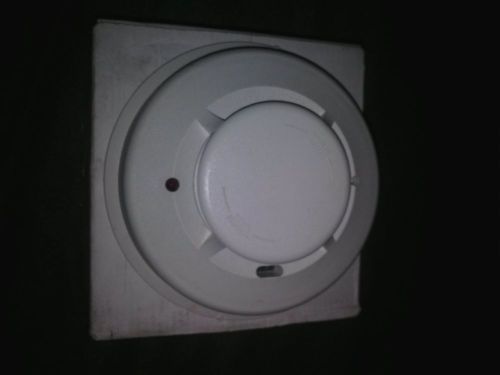 System sensor 2100s smoke automatic fire detector good condition fire safety for sale