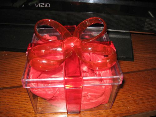 PRETTY CLEAR GIFT BOX WITH BOW