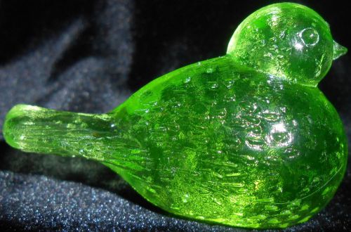 Green Vaseline glass uranium Canary yellow bird songbird figurine / paperweight