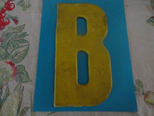 METAL INDUSTRIAL LETTER/INITIAL &#039;B&#039; YELLOW MARKEE VINTAGE 10&#034;X5&#034; HOME/OFICE