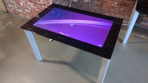 Microsoft Samsung Surface SUR40 40&#034; LCD table top Windows 7