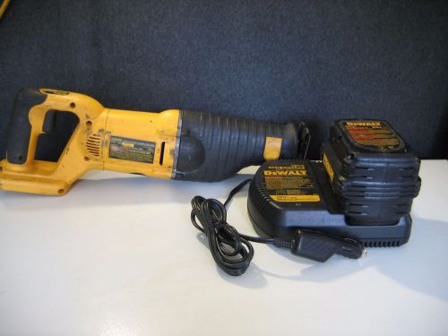 DeWalt DW008 Variable Speed Reciprocating Saw w/ DW0249 Vehicle Charger