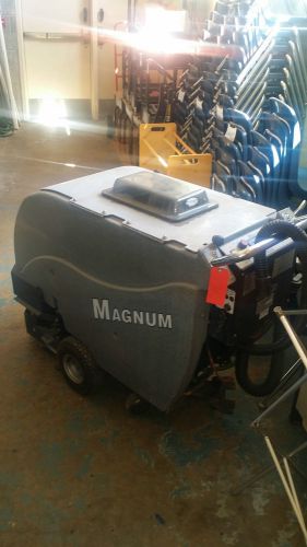 Magnum Tomcat 34D Floor Cleaning Machine Needs Repairs