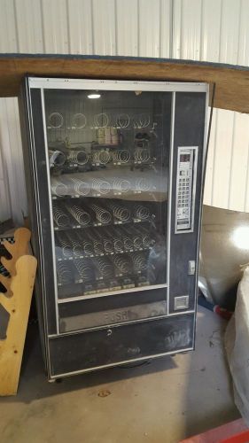 VGC Snackshop 7600 vending machine