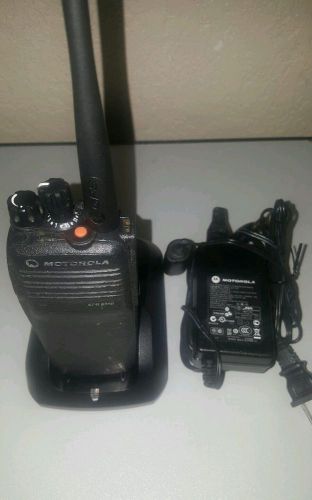 Motorola MOTOTRBO XPR 6350 Two Way Radio UHF 450-512 AAH55TDC9LA1AN