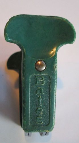 Vintage Bates Staple Remover Puller, Model No. 70, Dark Green Color