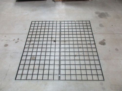 1 pieces of 4’x 4&#039; 1&#034; Grid Wall