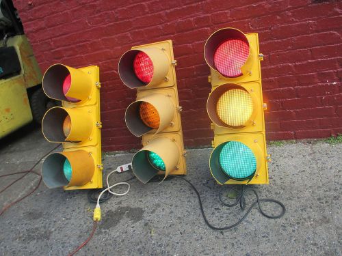 NY CITY WTC AREA TRAFFIC LIGHT {TAKEN DOWN DURING CONSTRUCTION} WORKING  110 VTS
