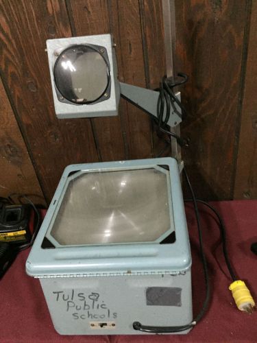 Travelgraph   over head transparency projector  (w 1 working used bulb )
