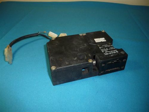 Schmersal azm 160-22 ypa safety switch for sale