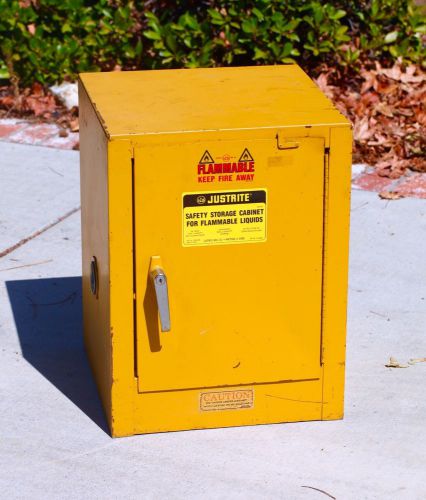 JUSTRITE Safety Storage Cabinet for flammable Liquids 4 Gallon USED!!! NICE!!!