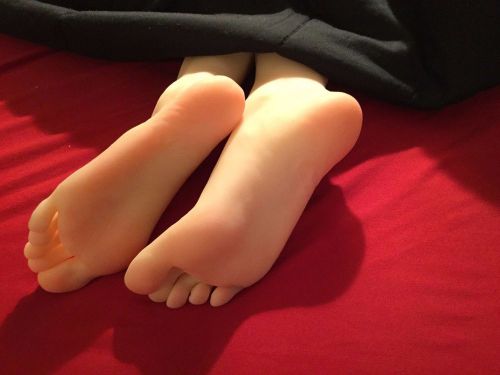 NEW GIRLS REALISTIC BALLERINA GYMNAST DANCER FEET SILICONE MANNEQUIN FOOT MODEL