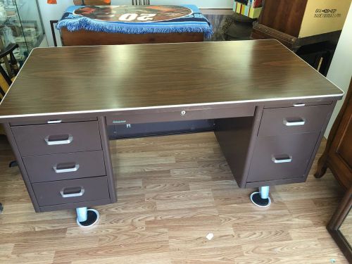 STATESMAN METAL DESK