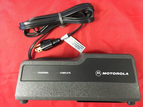 Motorola 2-way radio battery charger # ntn4633c p200 ht600 mt1000 excellent cond for sale