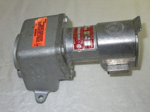 Appleton cesd-3034 delayed action receptacle 30 amp 3 wire 4 pole 3 phase for sale