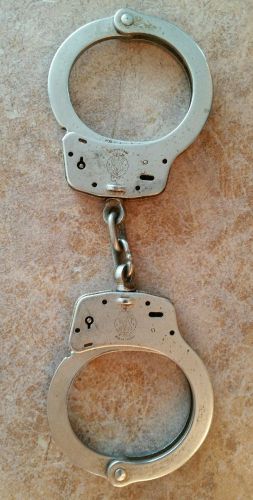 smith and wesson handcuffs