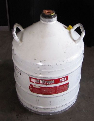 UNION CARBIDE LIQUID NITROGEN DEWAR MODEL UC-31 31 LITERS (#1477)