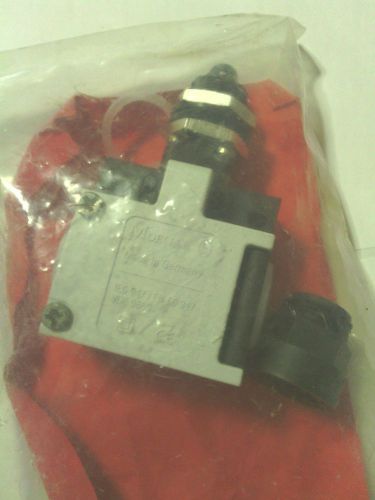 Moeller Electric AT0-02-1-IA / ZRS Limit Switch w/ adapter Teco P/N 21143