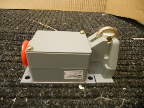 New 10316h10 cutler-hammer limit switch w/ push roller for sale