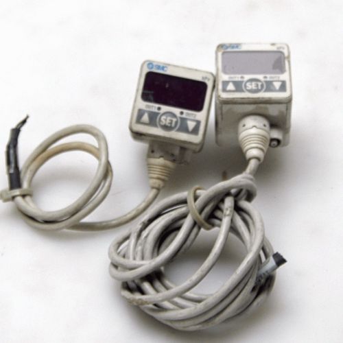 Lot of 2 smc zse40-t1-22l high precision digital vacuum pressure switches for sale