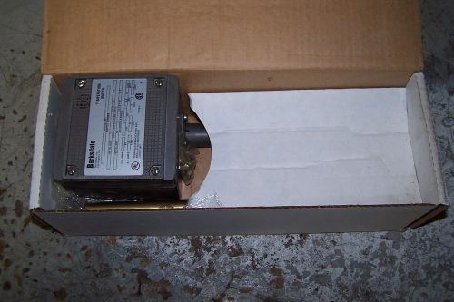 New barksdale t2h-m251-q61 temperature switch 480 vac range +50/+250?f 3 amps for sale