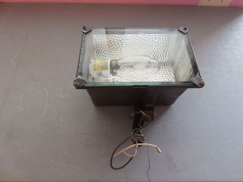 Lumark Lighting  High Pressure Sodium Lamp Suitable for Wet Locations 70 watt