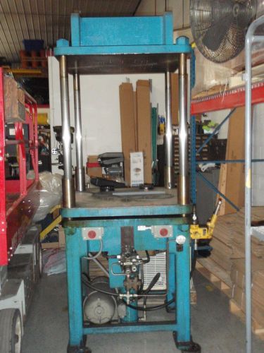 Spotting press, hyd., 4 post, press, 30 ton, 3 ft x 3ft platen, works good for sale