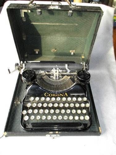 VINTAGE CORONA &#034;MODEL 4&#034; TYPEWRITER IN CASE