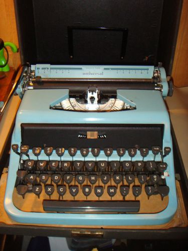 Vintage Antique Underwood Universal Quiet Tab RARE blue typewriter with case