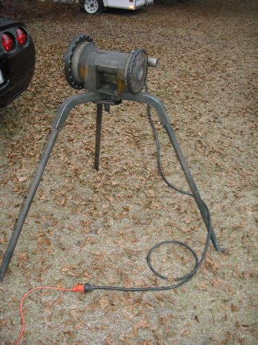 OSTER PIPE MASTER PIPE THREAD CUTTING MACHINE 110 V REVERSABLE ON TRIPOD STAND