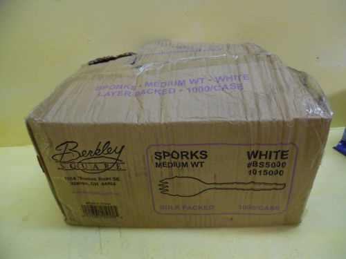 Bulk Packed Case of 800 Medium White Sporks BS5000 1015000 Berkley Square