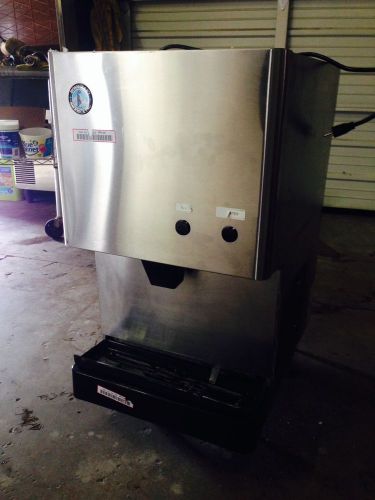 Used 2011 hoshizaki nugget ice maker machine &amp; water dispenser dcm270bah for sale