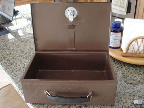 Vintage Rockaway Metal Products Heavy Duty Fire Resistant Lock Box Safe w/Key