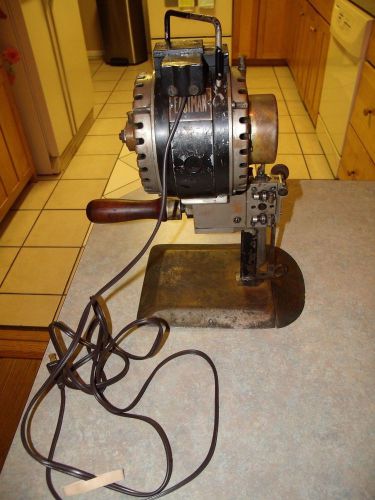 ANTIQUE EASTMAN MACHINE Co. FABRIC CUTTING MACHINE FOR QUILT MAKING, Dated 1909