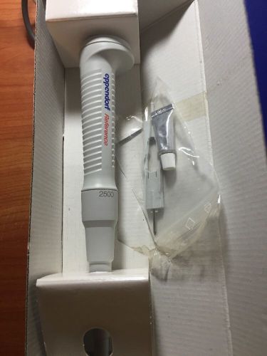 Eppendorf Reference Series 2000 Adjustable Volume 500-2500 µL Pipette Pipettor