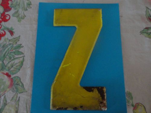 OLD METAL LETTER/INITIAL &#039;Z&#039; YELLOW INDUSTRIAL MARKEE SIGN 10&#034; HIGH BY COMMANDER