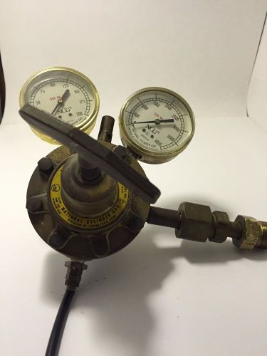 Ncg national cylinder gas oxygen regulator 6501 0-4000 pounds in 0-200 out brass for sale