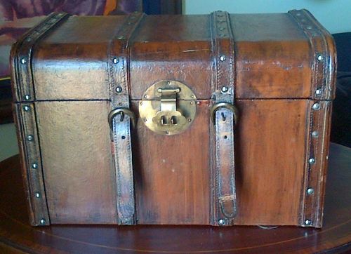 ORIENTAL TRAVELLING CHEST FOR PRECIOUS ITEMS