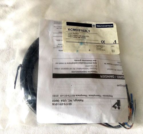 TELEMECANIQUE XCMD2102L1 LIMIT SWITCH OsiSense XC LIMIT SWITCH NEW OLD STOCK