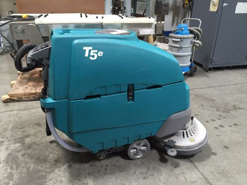 Tennant t5e floor sweeper/scrubber (44.3 hrs) for sale