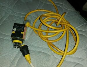 Banner SM2A912LVQD 26577 Valu-Beam Sensor and Wire Included