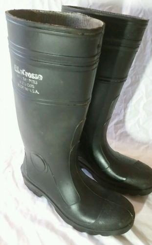 Lacrosse  ansi z41 pt83 m/175 c/75  size 8 black steel toe rubber boots for sale