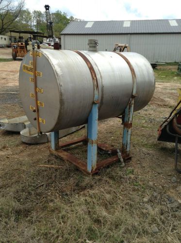 USED 500 GALLON STAINLESS STEEL TANK
